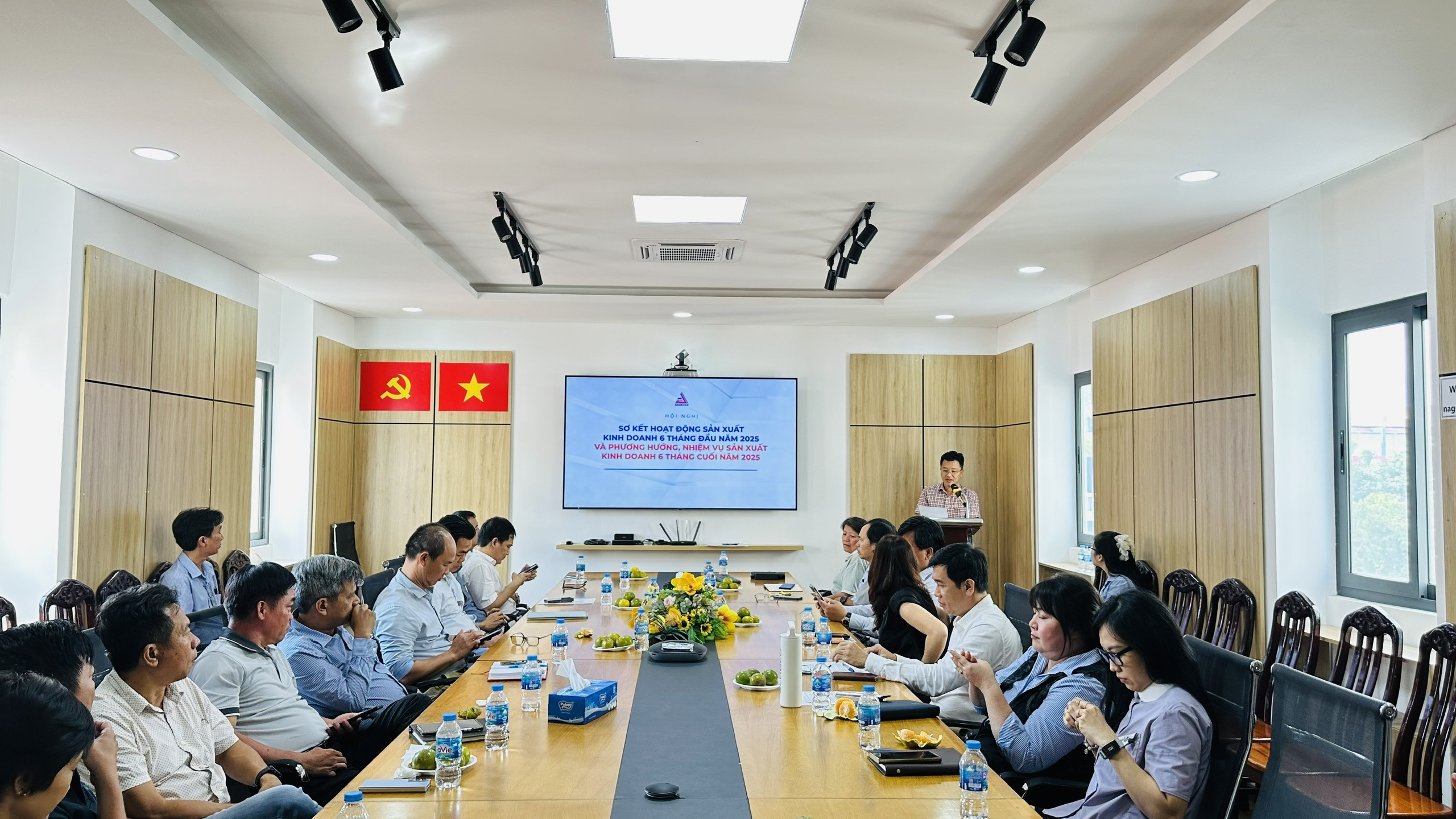 HỘI NGHỊ SƠ KẾT HOẠT ĐỘNG SXKD 6 THÁNG ĐẦU NĂM 2025 VÀ ĐỀ RA PHƯƠNG HƯỚNG, NHIỆM VỤ CHO 6 THÁNG CUỐI NĂM