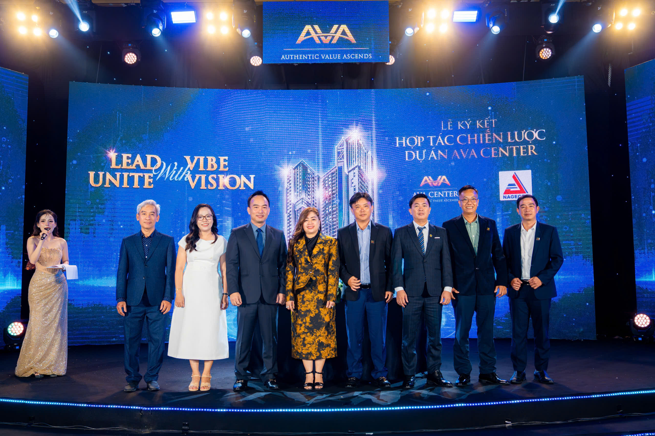 Lễ ký kết Hợp tác chiến lược & Tôn vinh CEO đối tác phân phối Dự án AVA Center.